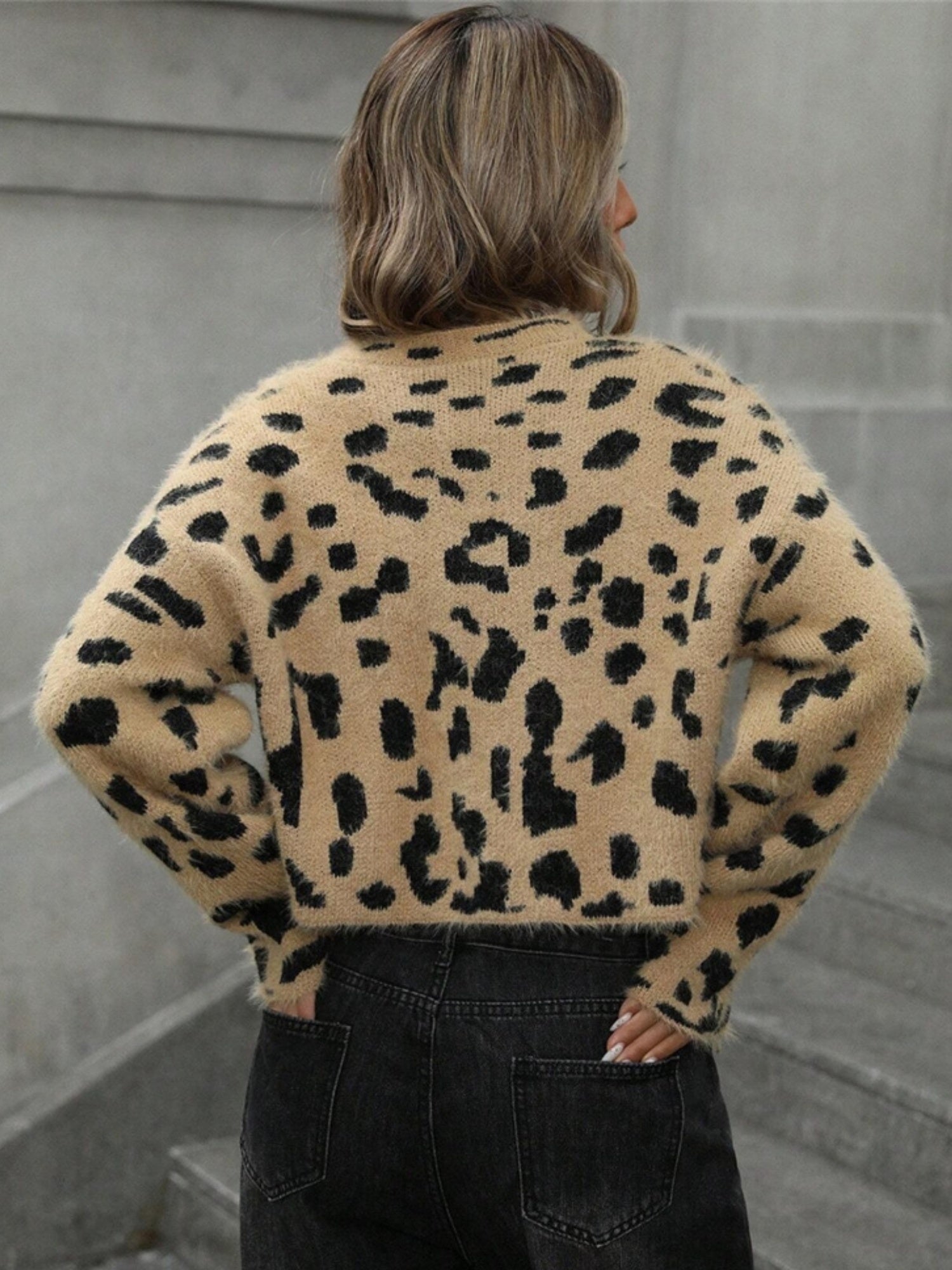 Leopard Print Contrasting Colors Short Knitted Sweater