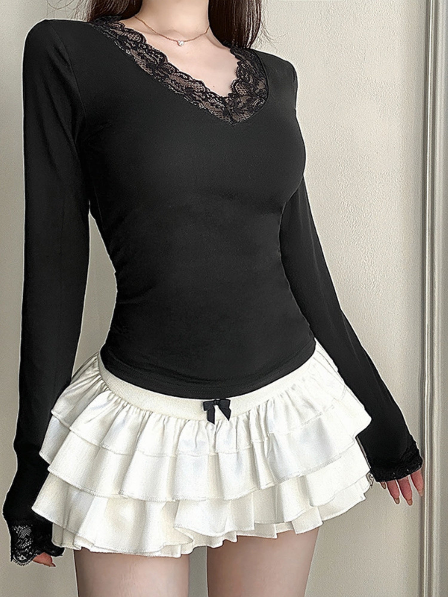 V-neck Lace Patchwork Long-sleeved T-shirt